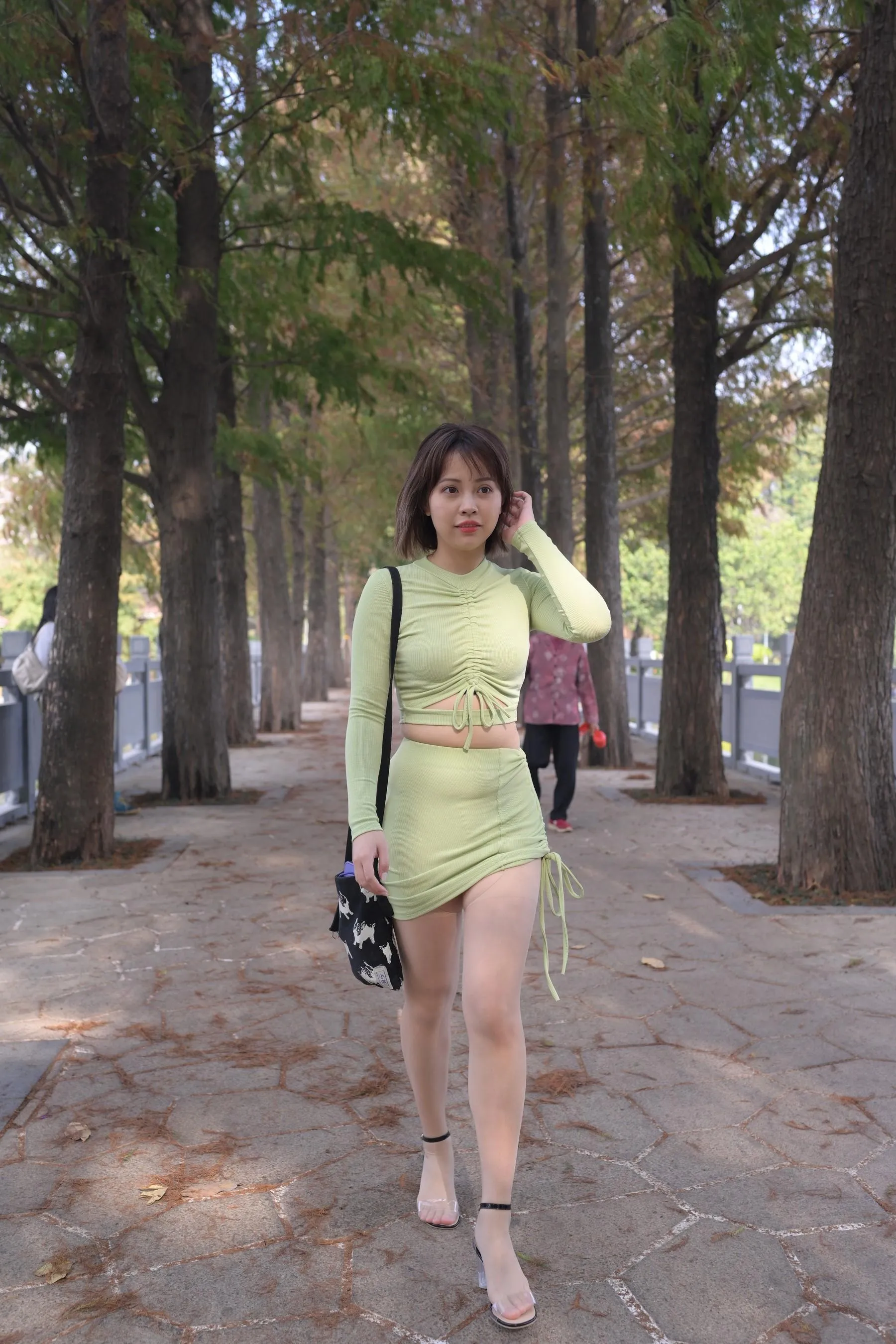 [魔镜街拍] NO.083 SM_0007程生街拍 微胖的美女肉丝袜美脚特写太性感 [413P]插图